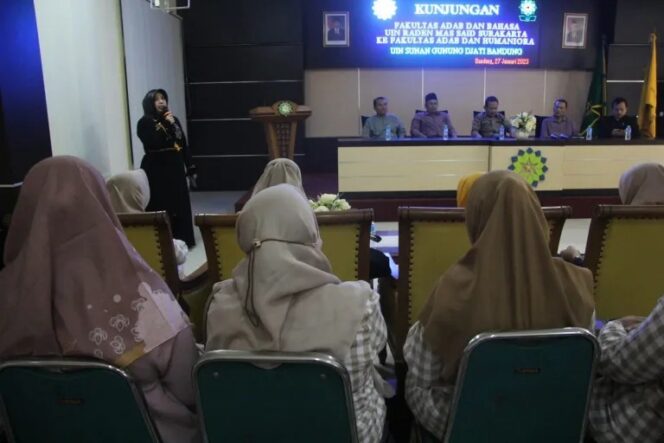 
 FAH UIN SGD Bandung – FAB UIN Surakarta,Berbagi Ilmu dan Pengalaman