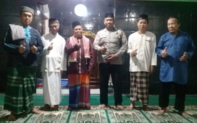 
 Anggota Polsek Ujungberung, Laksanakan Giat Shalat Tarawih Keliling (Tarling)