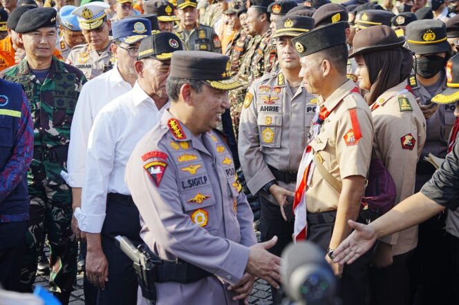 
 Operasi Ketupat 2023 Resmi Digelar, Kapolri: Berikan Pelayanan Terbaik ke Pemudik