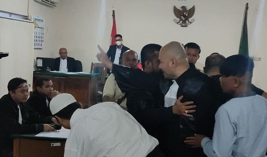 Ada Apa,,,!!! Jaksa Tolak Hadirkan Saksi,Terjadi Kericuhan di Ruang Sidang