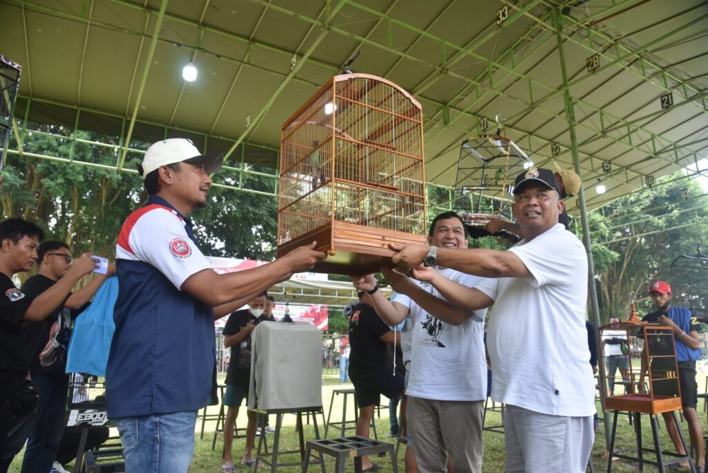 Sebanyak 800 Pecinta Burung Kicau DIY dan Jateng Ikuti Festival Kajari Sleman Cup 2025 di Lapangan Pemda Sleman