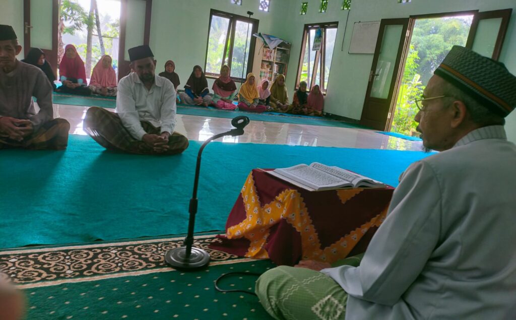 Pengajian Pekanan Majelis Makrifatullah: KH Habibullah Ajak Jamaah Tingkatkan Syukur dan Ketakwaan