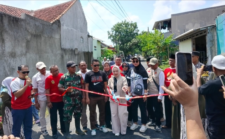 Ketua DPRD Purwakarta Resmikan dan Dukung Pembangunan Jalan di Perum Kotabaru-Kahuripan