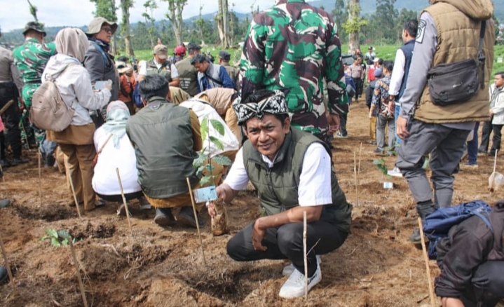 Hijaukan Kembali Pangalengan, Badega Garuda Sakti Tegaskan Komitmen Jaga Lingkungan