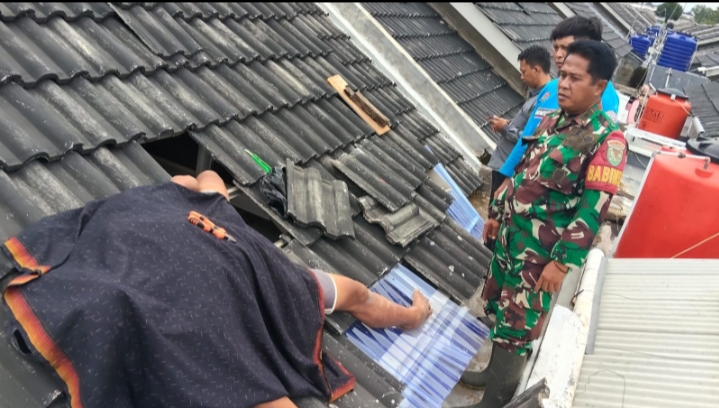 Diduga Sedang Perbaiki Atap Bocor, Seorang Pria di Campaka Tewas Tersengat Listrik