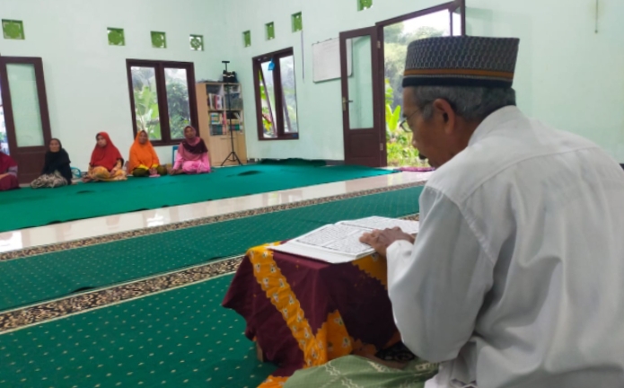 Pengajian Pekanan Majelis Makrifatullah Sleman, Kyai Haji Habibullah Ajak Jamaah Perkuat Bekal Dunia dan Akhirat