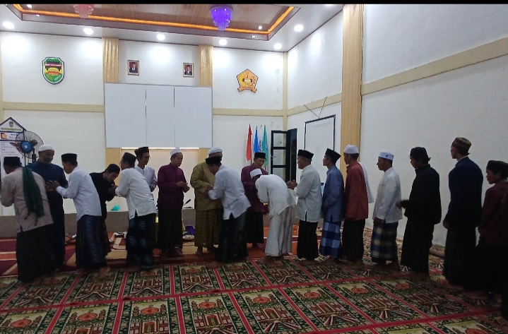 Perkuat Spiritual Aparatur dan Warga, Pemdes Cimahi Gelar Pengajian Kitab Kuning ‘Safinah’ Bersama Abuya Hasan Asyari