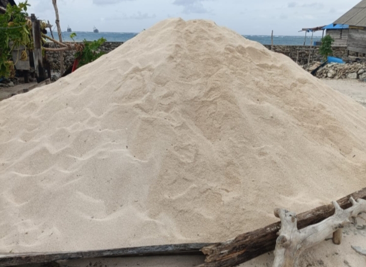 Tiga Paket Tanggul Pantai di Menui Kepulauan Senilai Rp3,3 Miliar Belum Dimulai, Material Siap Sebelum Kontrak & Papan Proyek Mangkir: Pelanggaran KIP?