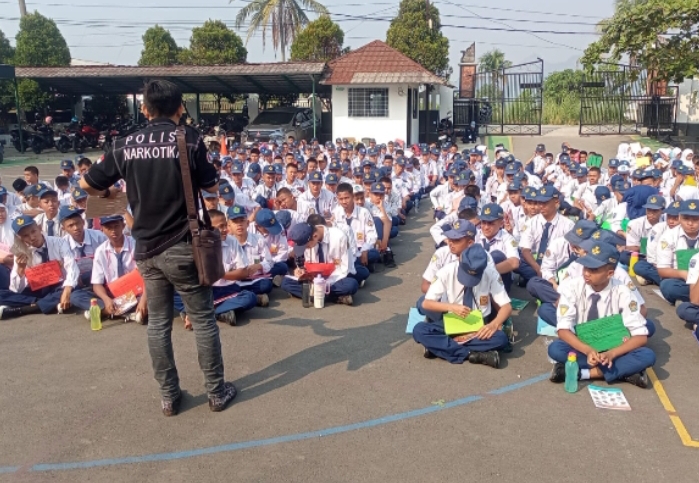 Polres Purwakarta Sosialisasi Bahaya Narkoba kepada 530 Pelajar SMKN 1 Sukatani