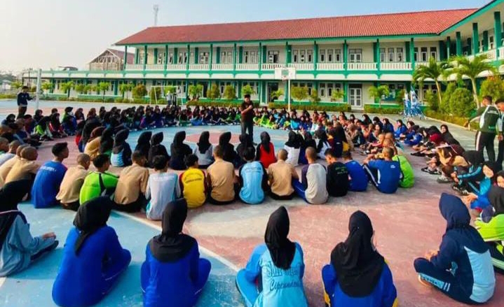 Mahal Karena Karakter: Dr. Masrurih Titip Pesan ke Taruna-Taruni Baru