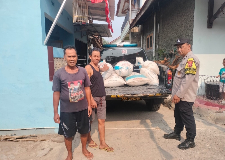 Dampingi Warga Jual Jagung ke Bulog, Babinkamtibmas Campaka Wujudkan Sinergi Petani dan Pemerintah