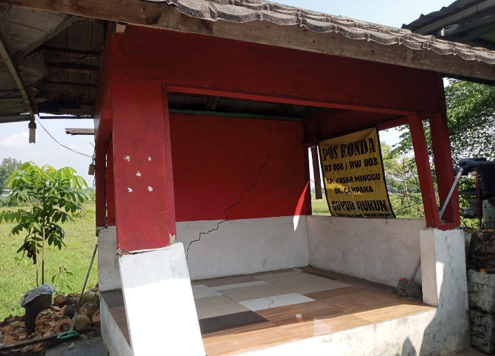 Pos Kamling di Campaka Hancur Diterjang Truk Box, Warga Geram Perusahaan Dinilai Lepas Tangan