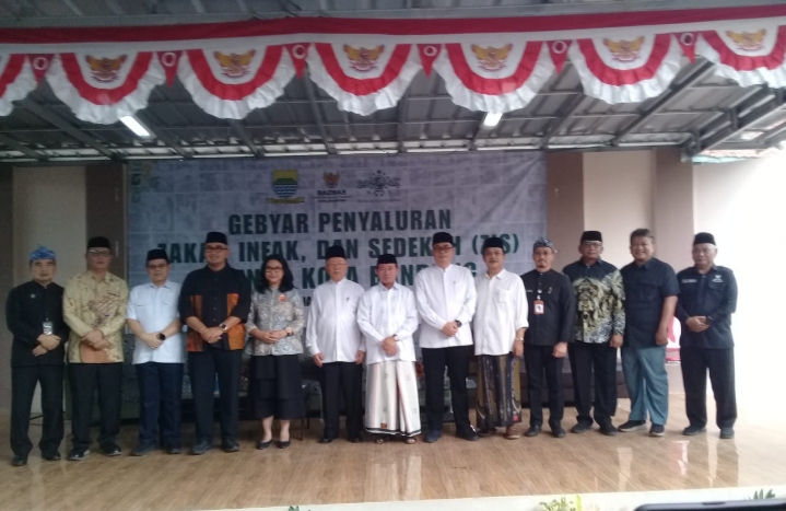 Gebyar Penyaluran ZIS BAZNAS Kota Bandung: Salurkan Rp 916 Juta untuk 480 Penerima Manfaat dalam Rangka HUT RI ke-81