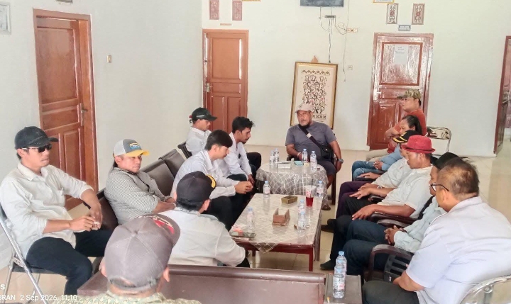 Perkuat Silaturahmi dan Integritas, Kuwu Duriyan Arahan Perangkat Desa Tinumpuk dalam Acara Syukuran