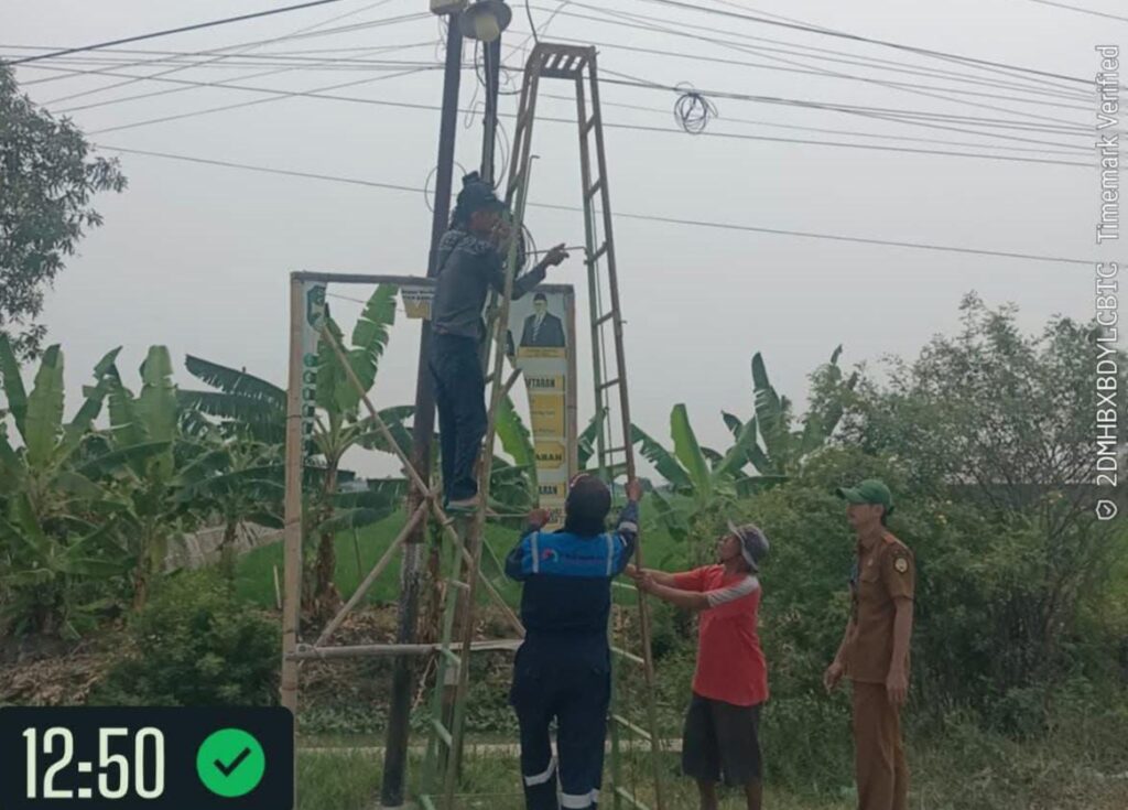Semangat Gotong Royong Hidupkan Desa Tinumpuk, Pemdes Pasang PJU dan Buka Kanal Aspirasi Warga