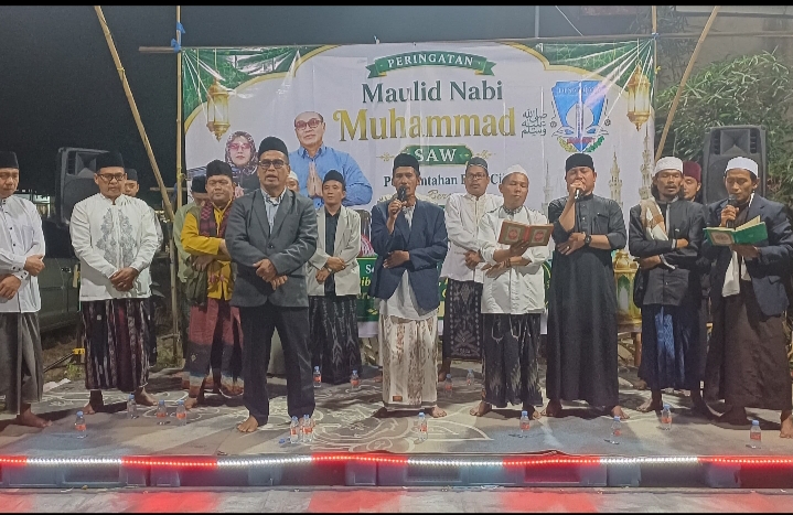 Pidato Bahasa Inggris Siswa Kursus Gratis Warnai Maulid Nabi di Desa Cijaya, Kades Tri Sutisna Terharu Lihat Prestasi Generasi Muda
