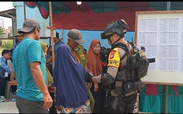 Brimob Polda Metro Jaya Patroli ke TPS, Jaga Kamtibmas Pilkades di Bekasi