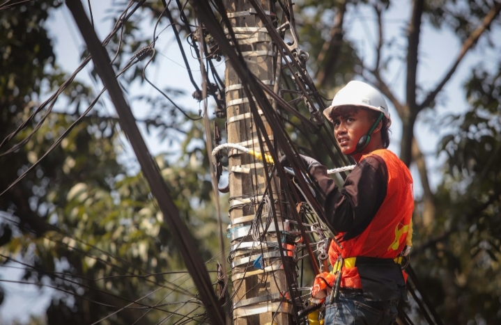 Pemkot Bandung Hentikan Sementara Penataan Kabel Udara, Beri Waktu Operator Pulihkan Jaringan Internet